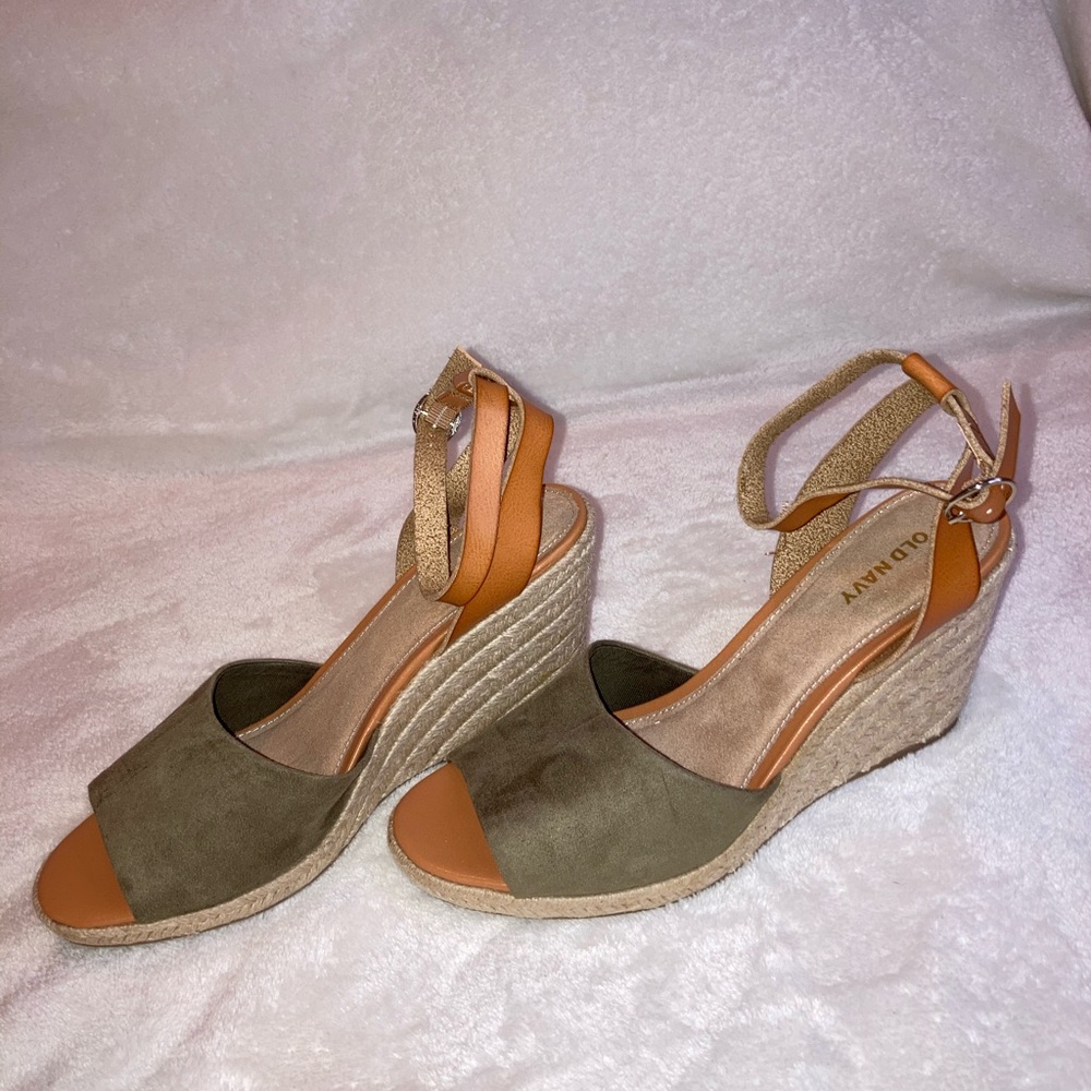 Old navy sage green and brown wedge
